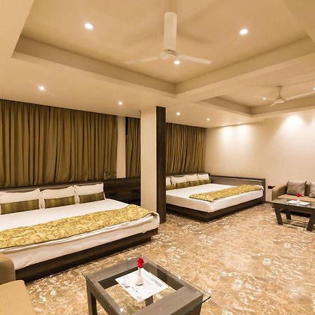 Sentosa Resorts & Water Park Chinchvad Ngoại thất bức ảnh