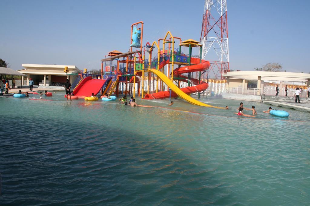 Sentosa Resorts & Water Park Chinchvad Ngoại thất bức ảnh