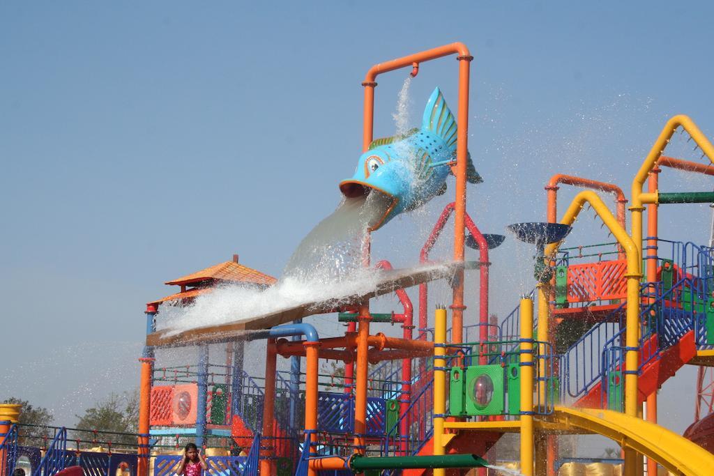 Sentosa Resorts & Water Park Chinchvad Ngoại thất bức ảnh