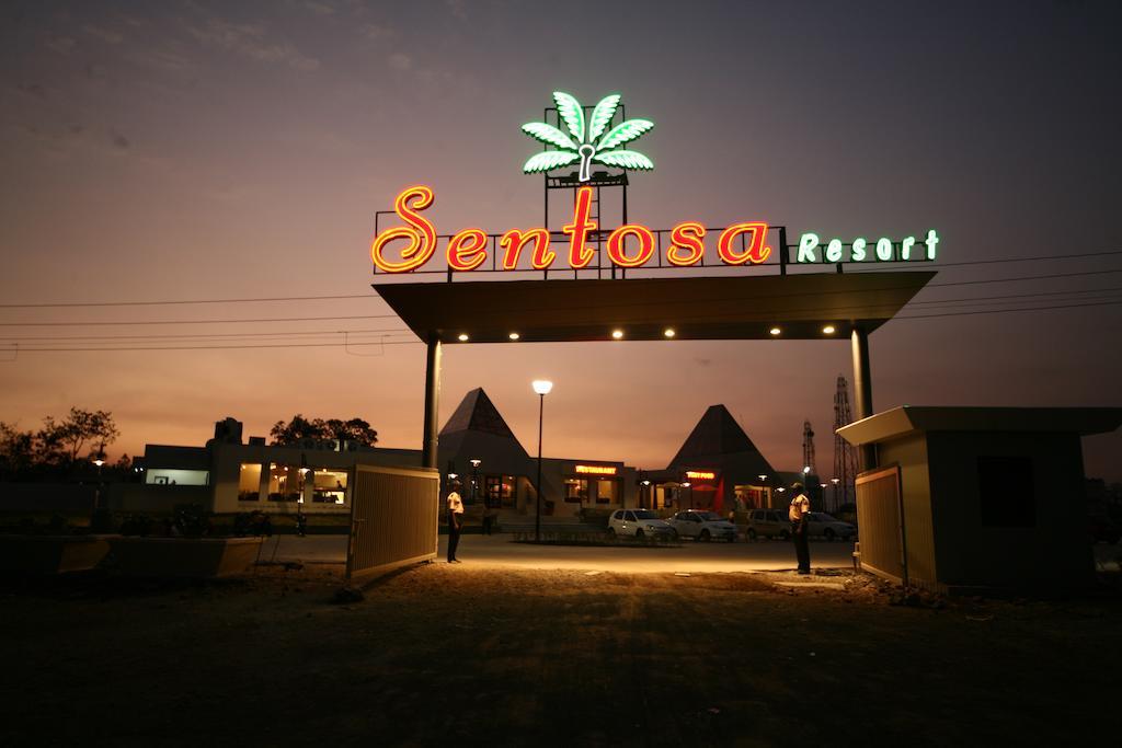 Sentosa Resorts & Water Park Chinchvad Ngoại thất bức ảnh