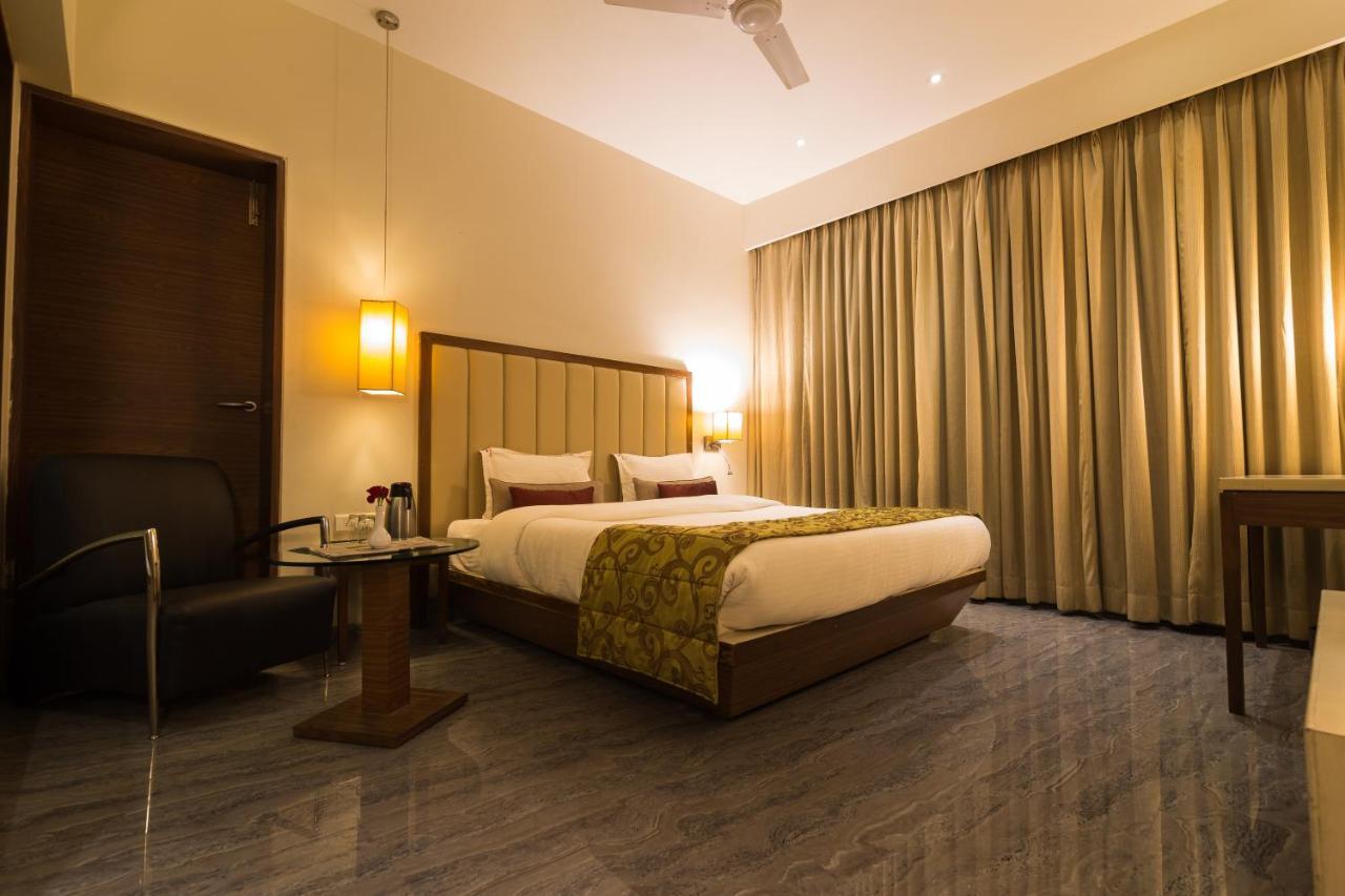 Sentosa Resorts & Water Park Chinchvad Ngoại thất bức ảnh