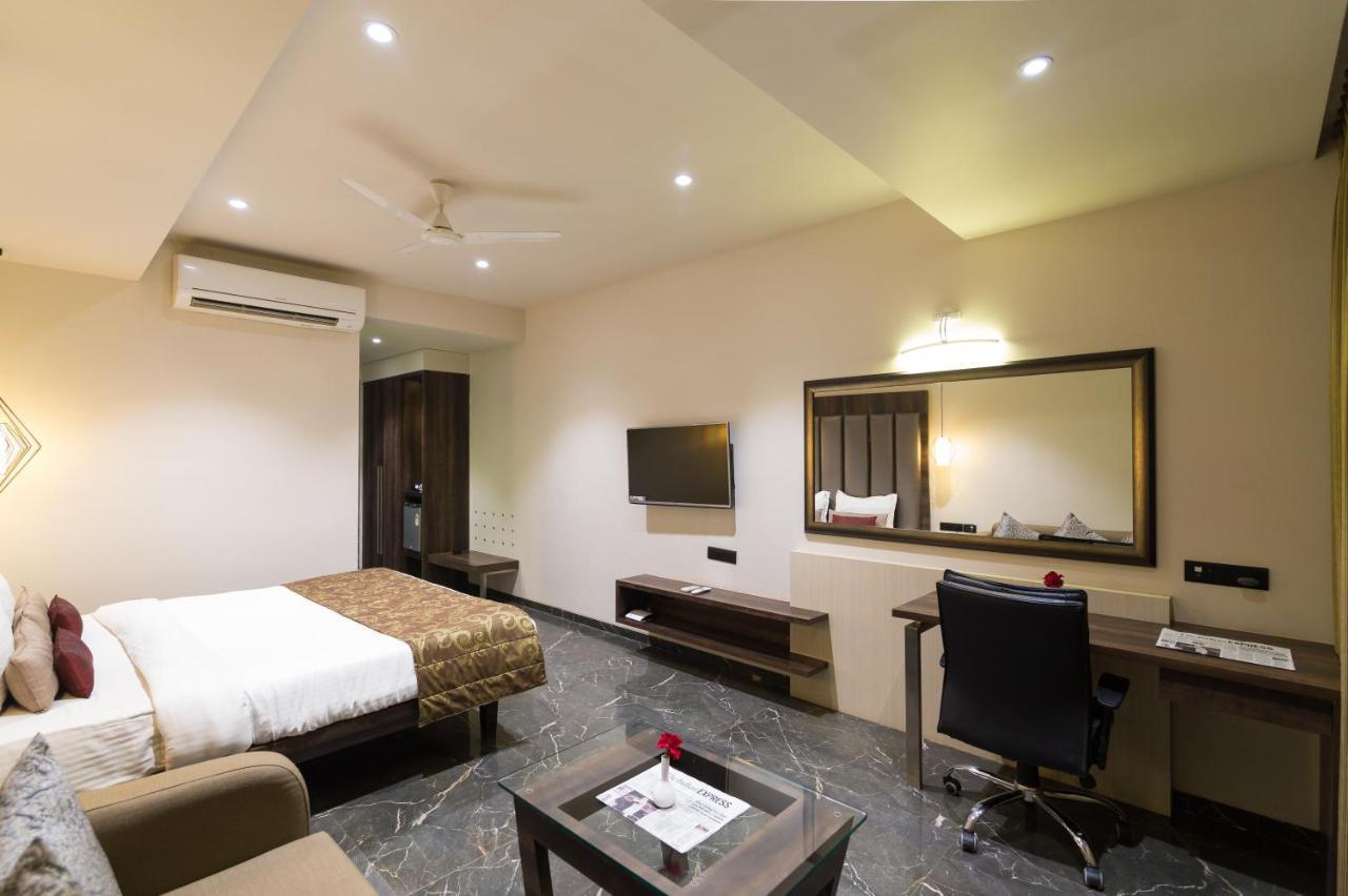 Sentosa Resorts & Water Park Chinchvad Ngoại thất bức ảnh