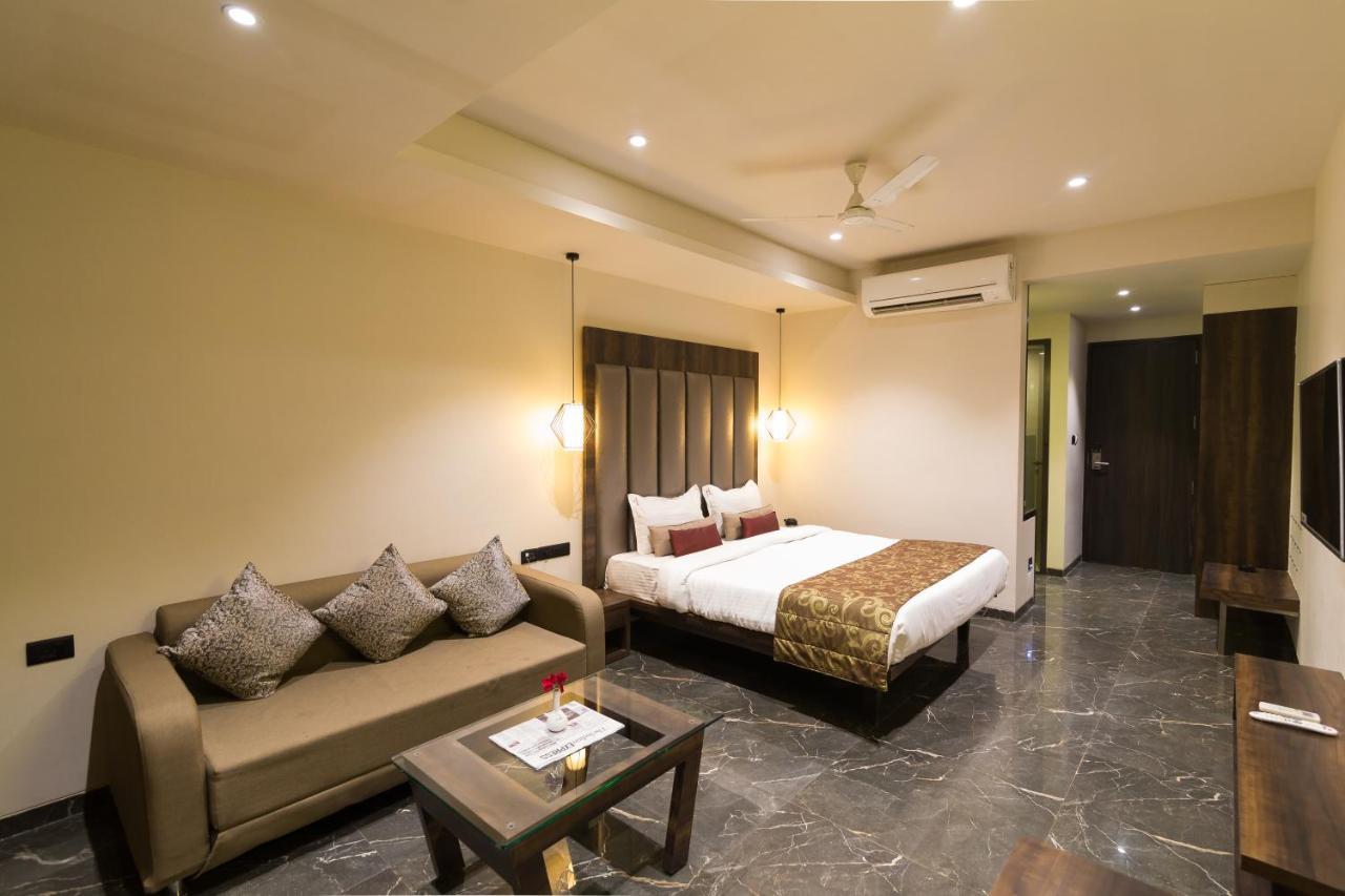 Sentosa Resorts & Water Park Chinchvad Ngoại thất bức ảnh