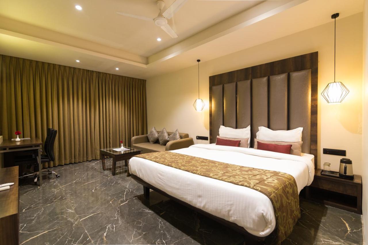 Sentosa Resorts & Water Park Chinchvad Ngoại thất bức ảnh