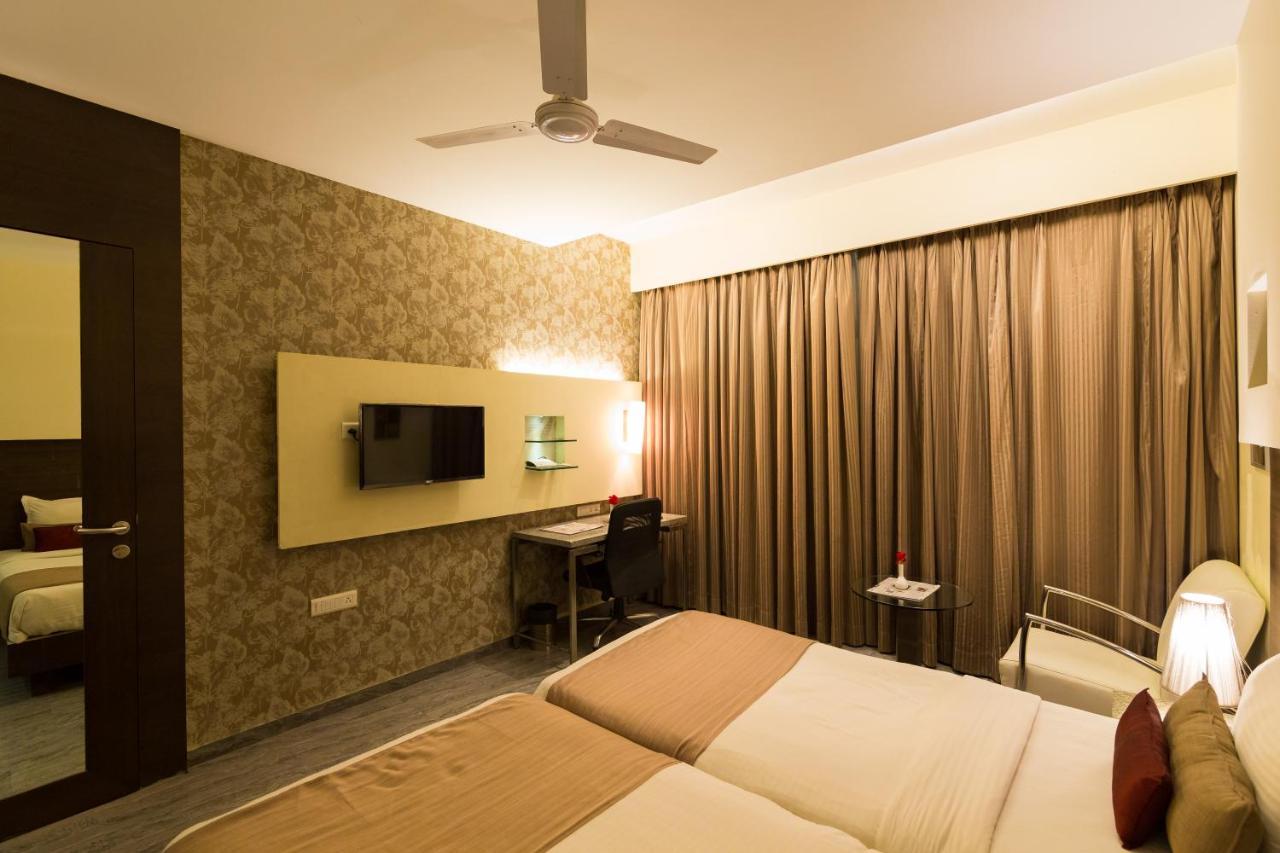 Sentosa Resorts & Water Park Chinchvad Ngoại thất bức ảnh