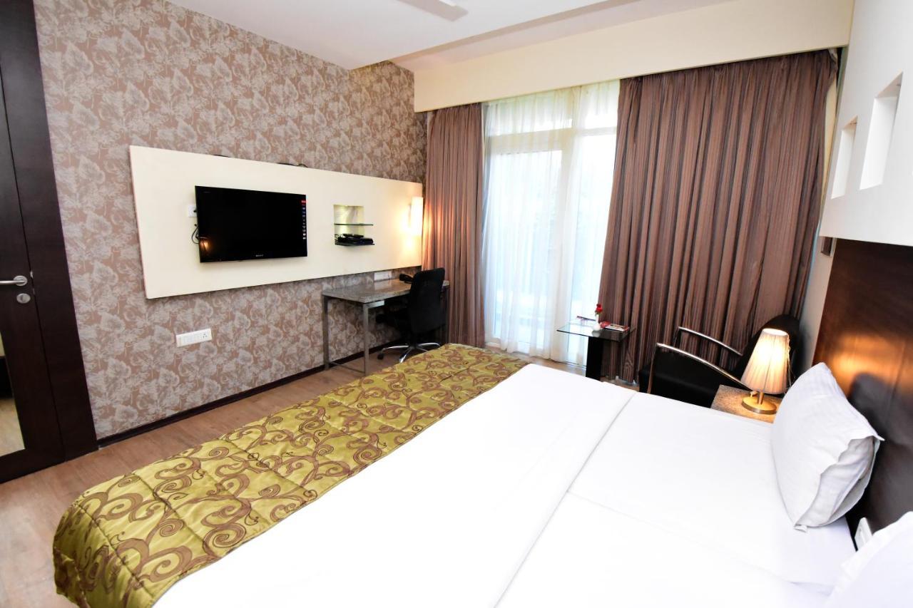 Sentosa Resorts & Water Park Chinchvad Ngoại thất bức ảnh